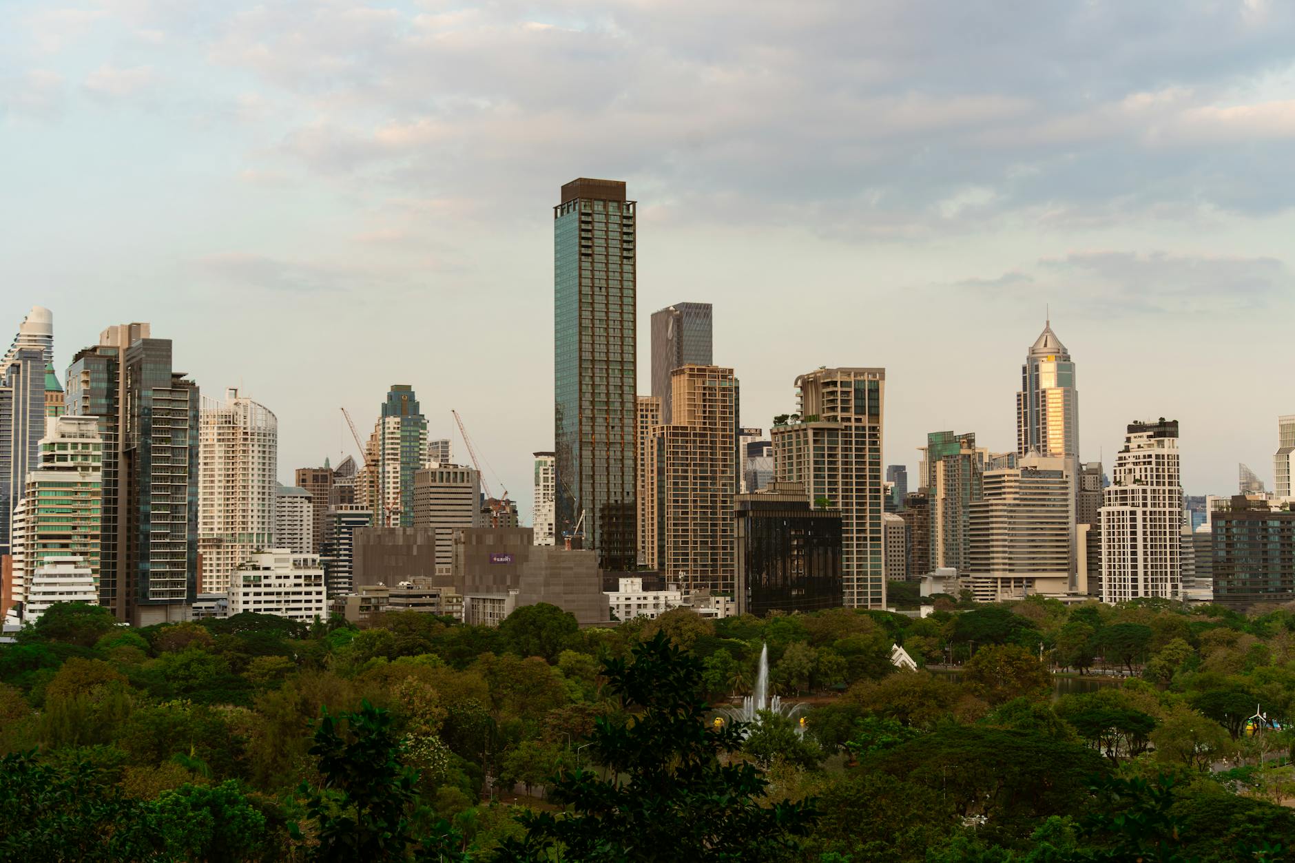 Bangkok Travel Guide: A First-Timer's Roadmap From Someone Who Keeps Coming Back