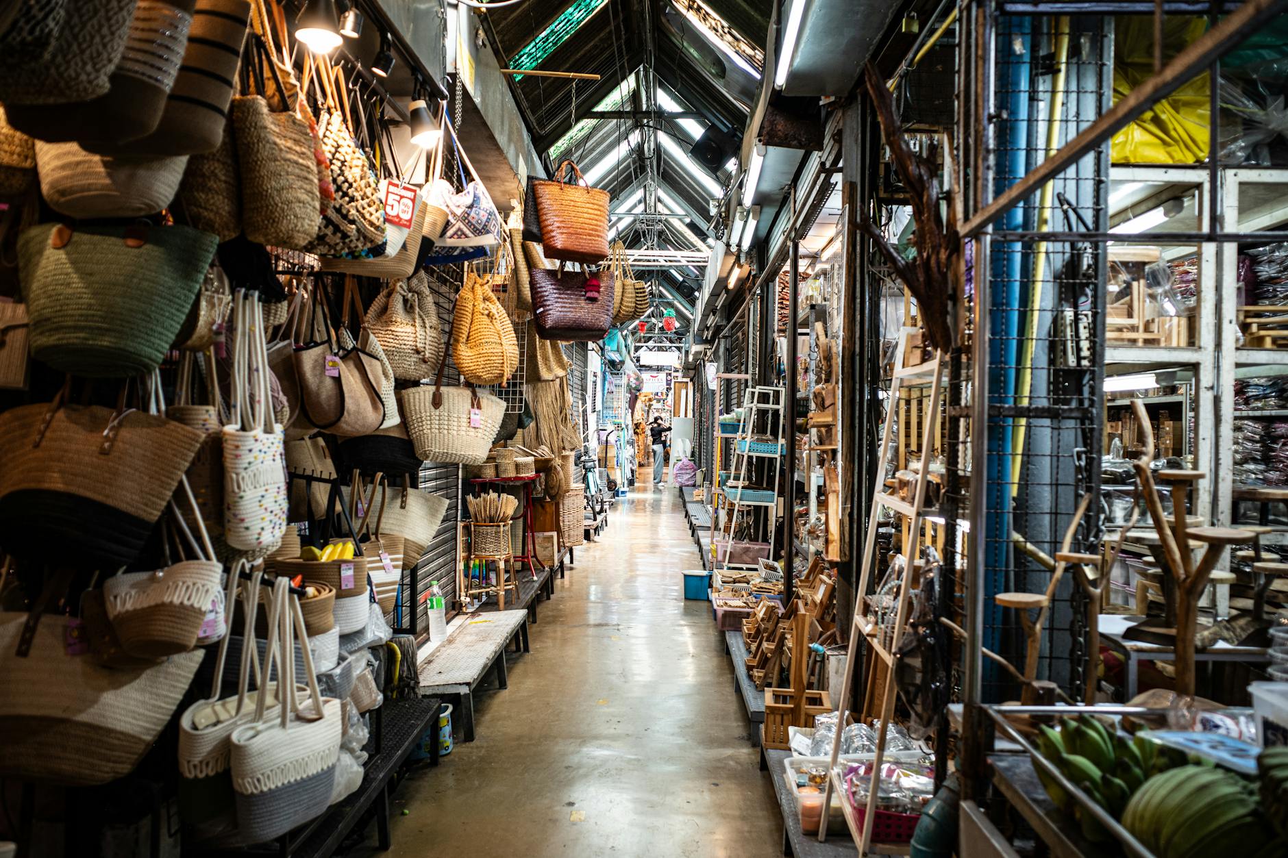 Bangkok Shopping: Markets vs Malls — Where to Spend Your Day